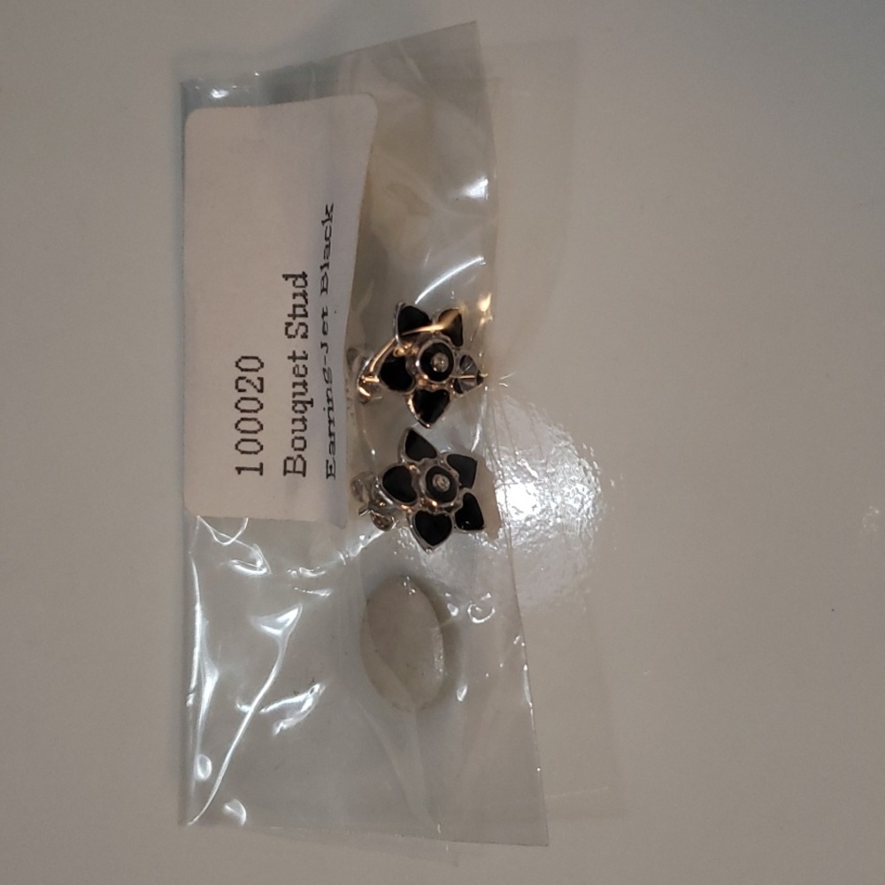 HALLE JOY EARRINGS (3For$15 item)